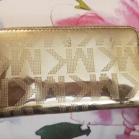 michael kors gold metallic wallet